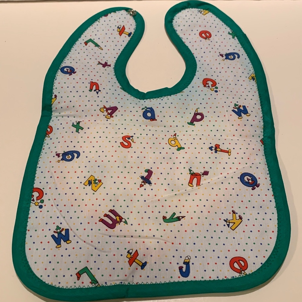CHILD’S BIB. - Picture 2 of 4